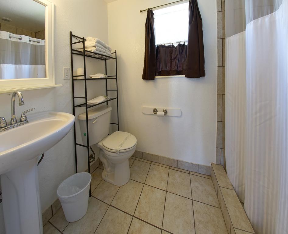 Star Inn Karnes City Room photo